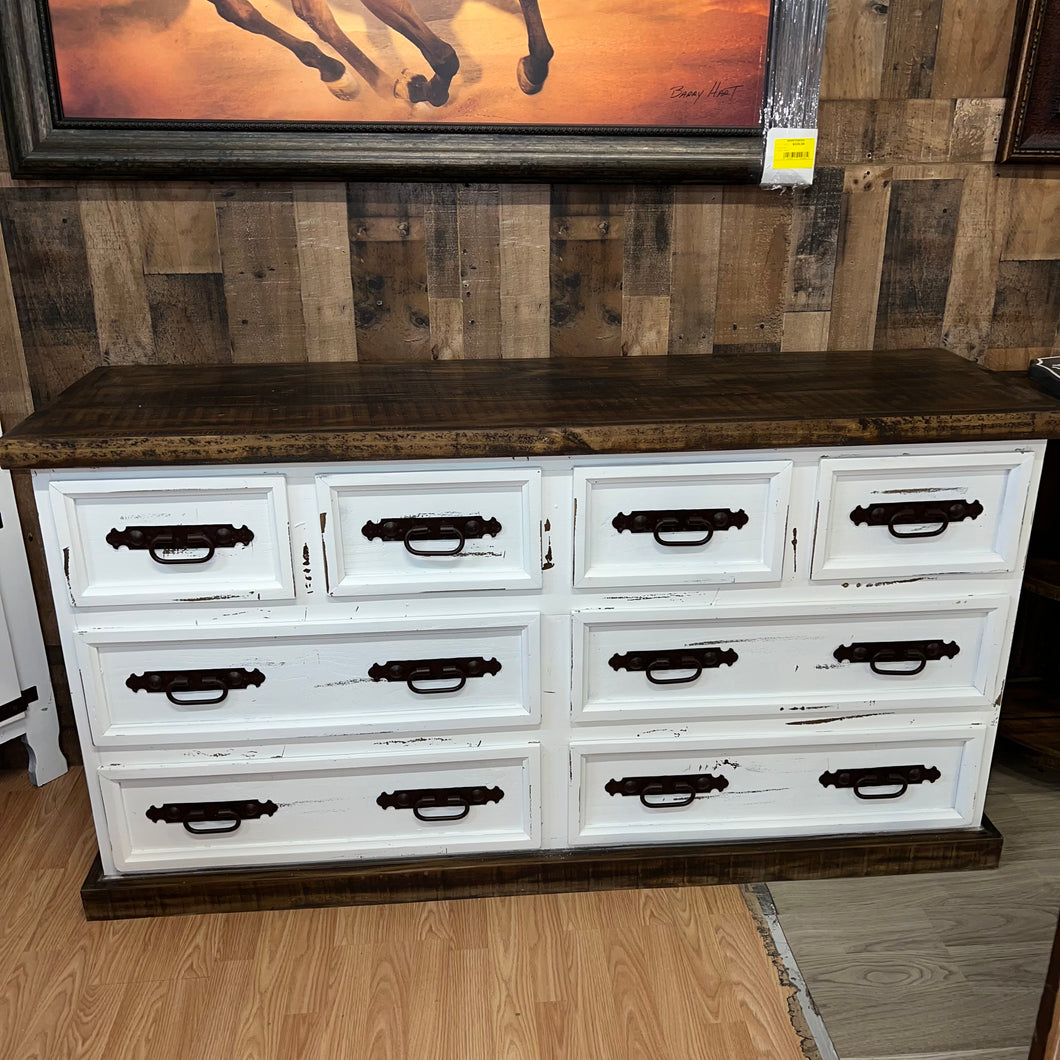 Gatlinburg Medium 8 Drawer Dresser